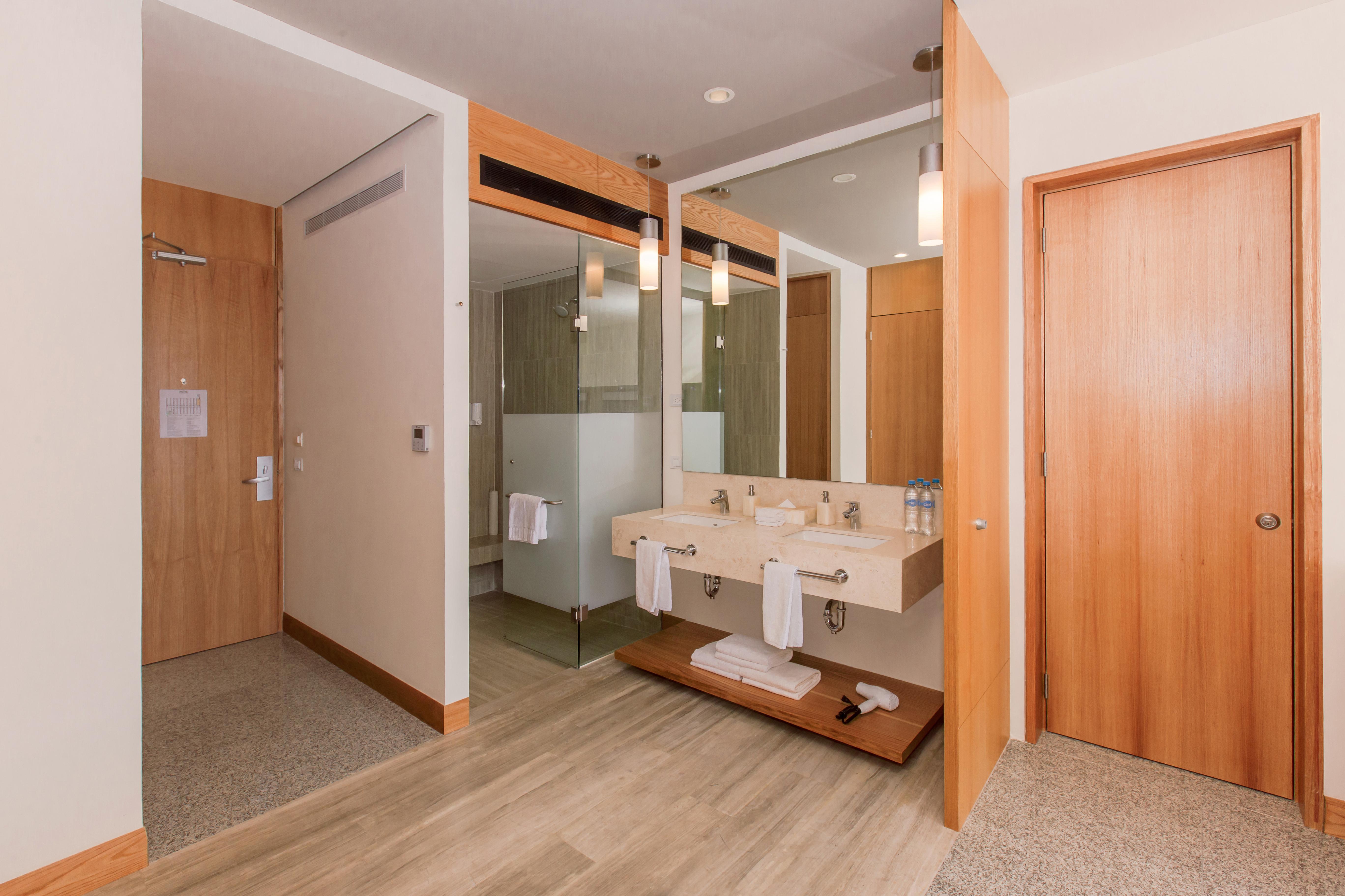 Hotel Mio Vallarta Unique & Different- Adults Only ปูแอร์โตบาญาร์ตา ภายนอก รูปภาพ Bathroom