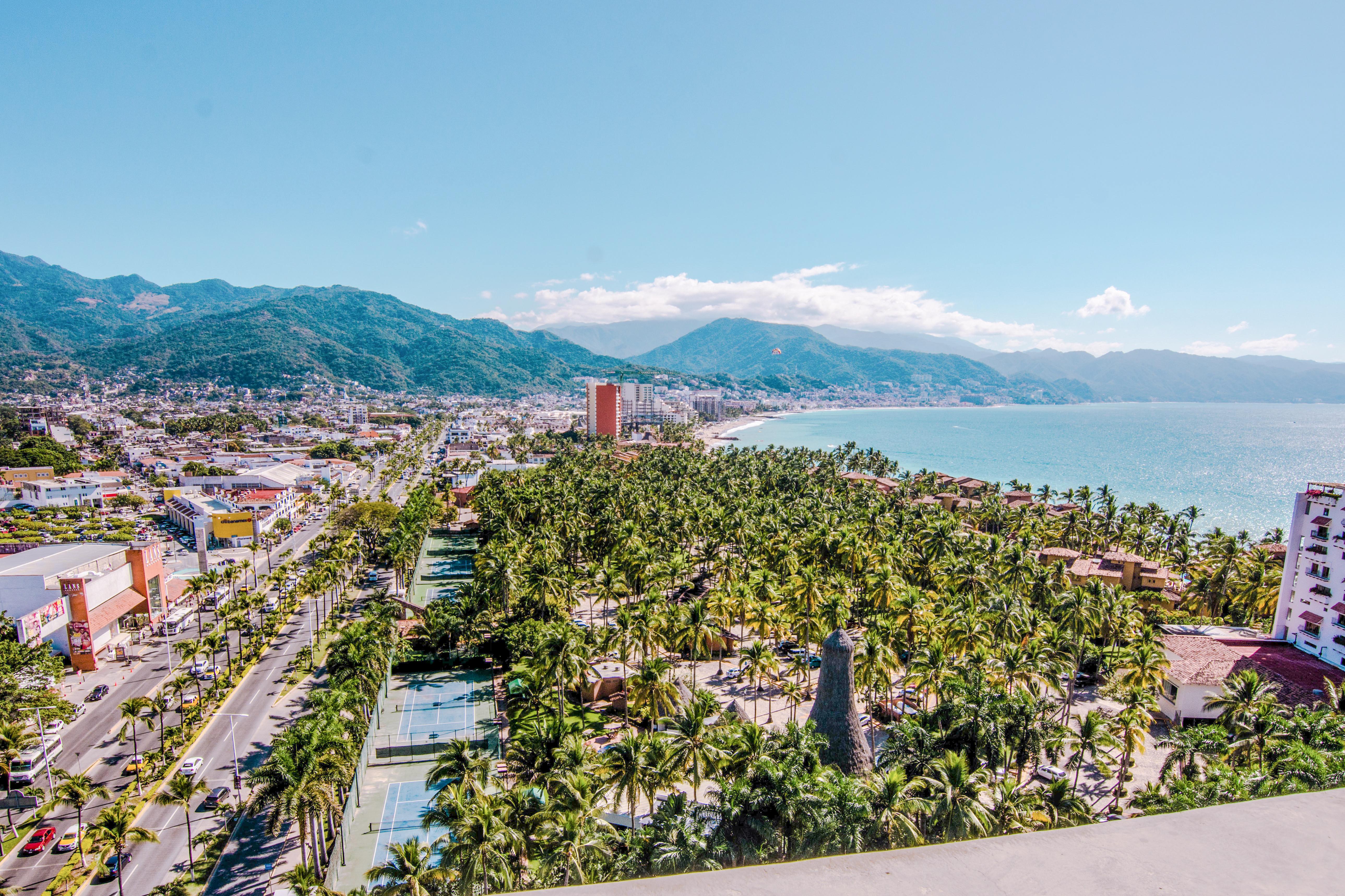 Hotel Mio Vallarta Unique & Different- Adults Only ปูแอร์โตบาญาร์ตา ภายนอก รูปภาพ La Paz skyline