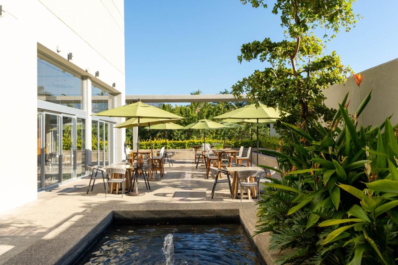 Hotel Mio Vallarta Unique & Different- Adults Only ปูแอร์โตบาญาร์ตา ภายนอก รูปภาพ The outdoor patio at the restaurant