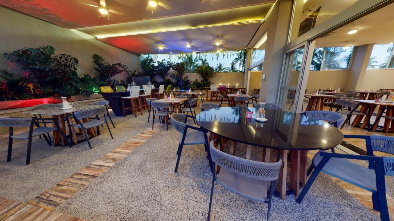 Hotel Mio Vallarta Unique & Different- Adults Only ปูแอร์โตบาญาร์ตา ภายนอก รูปภาพ The restaurant