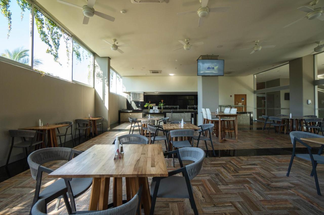 Hotel Mio Vallarta Unique & Different- Adults Only ปูแอร์โตบาญาร์ตา ภายนอก รูปภาพ The lounge at the airport
