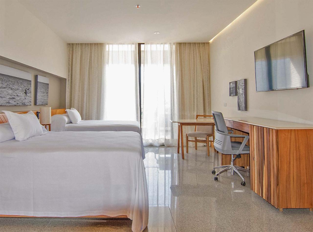 Hotel Mio Vallarta Unique & Different- Adults Only ปูแอร์โตบาญาร์ตา ภายนอก รูปภาพ A room at the hotel